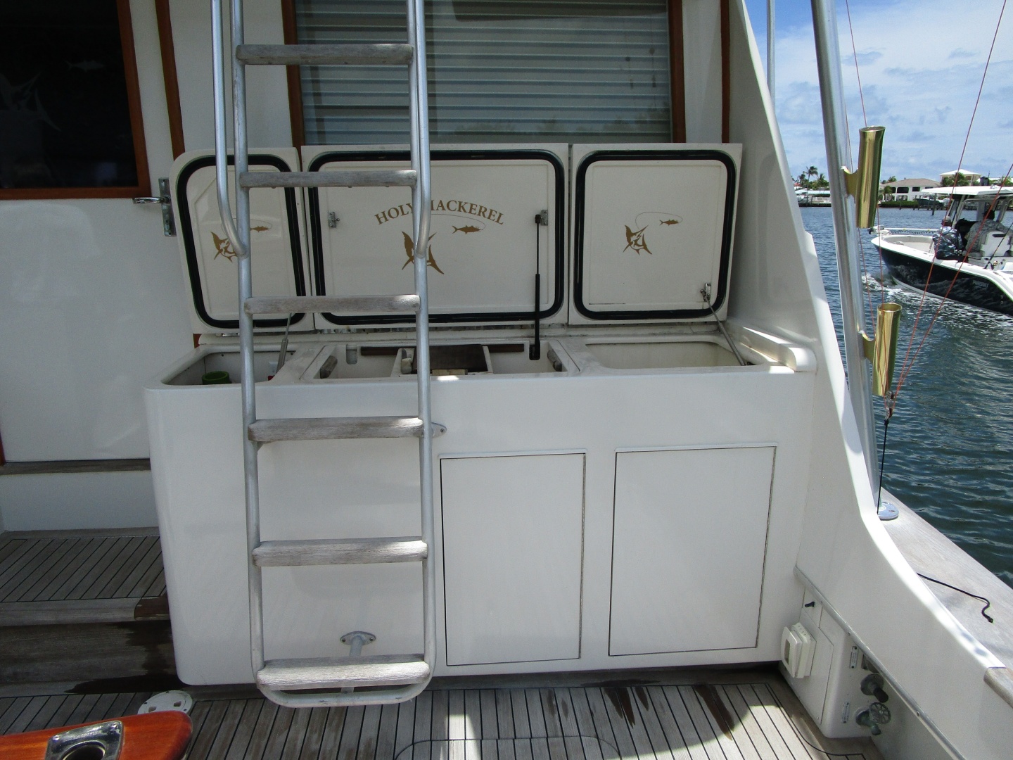 THIS OLD HATT 53ft Hatteras Yacht For Sale