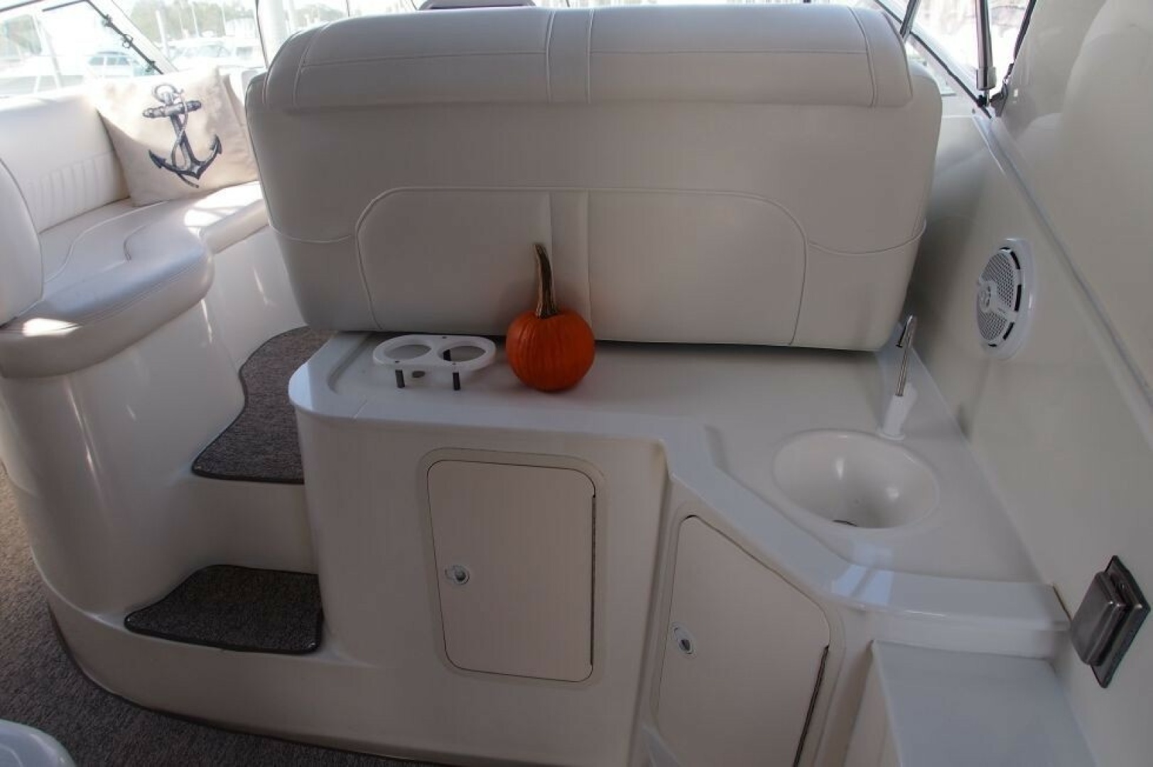 2002 Cruisers Yachts 3572