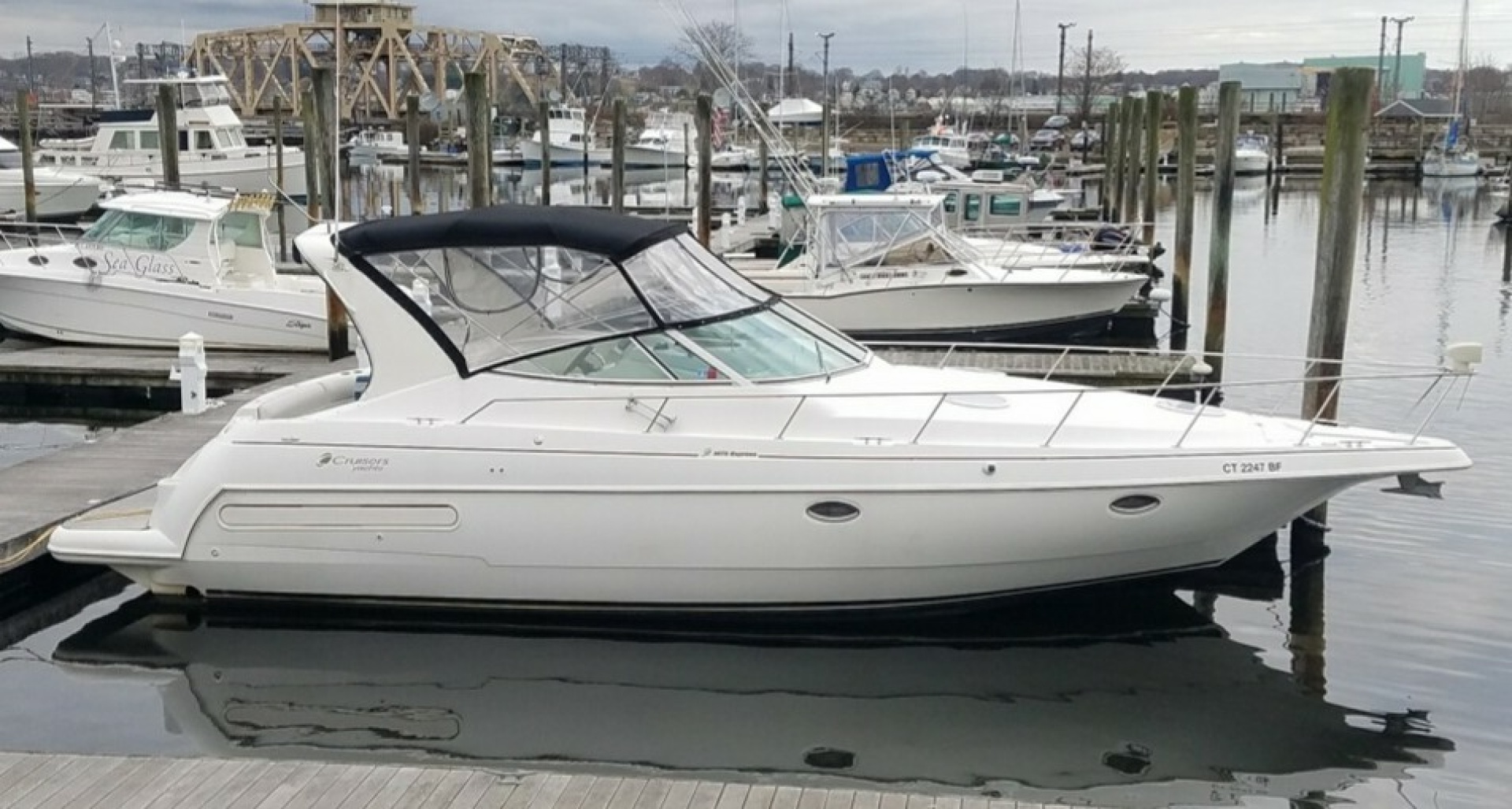 2002 Cruisers Yachts 3572