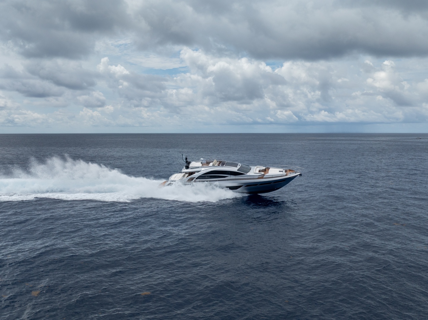 2020 Pershing 8X