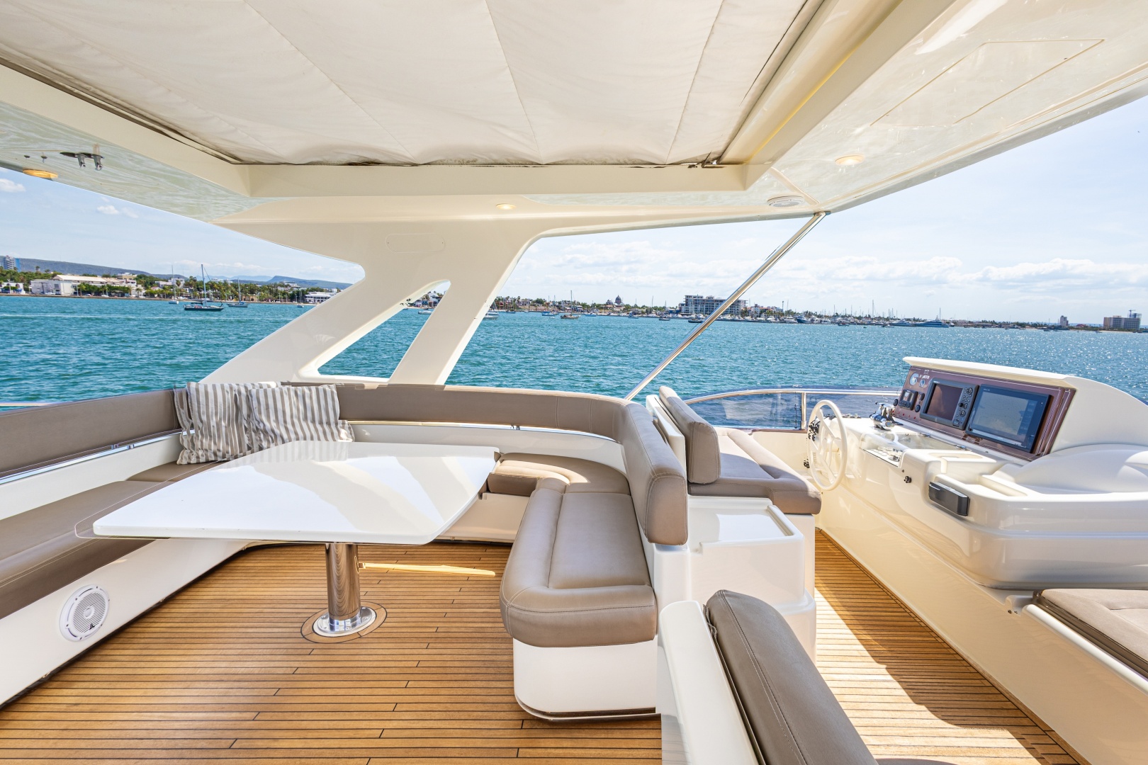 PAPAITO 80ft Ferretti Yachts Yacht For Sale