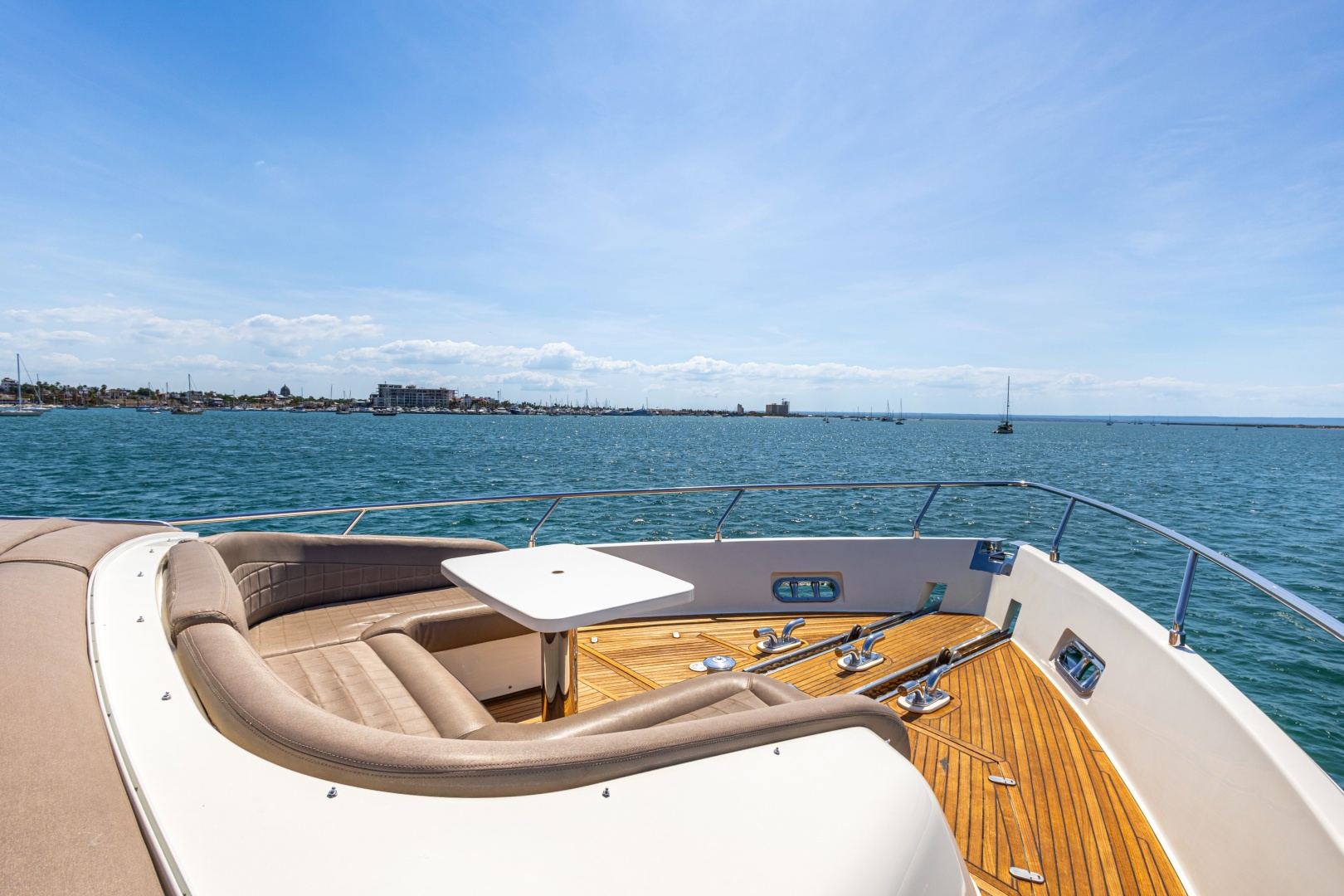 2013 Ferretti Yachts F800