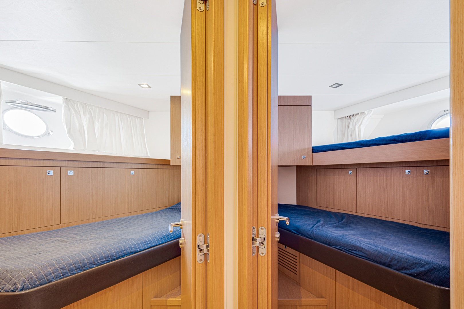 2013 Ferretti Yachts F800