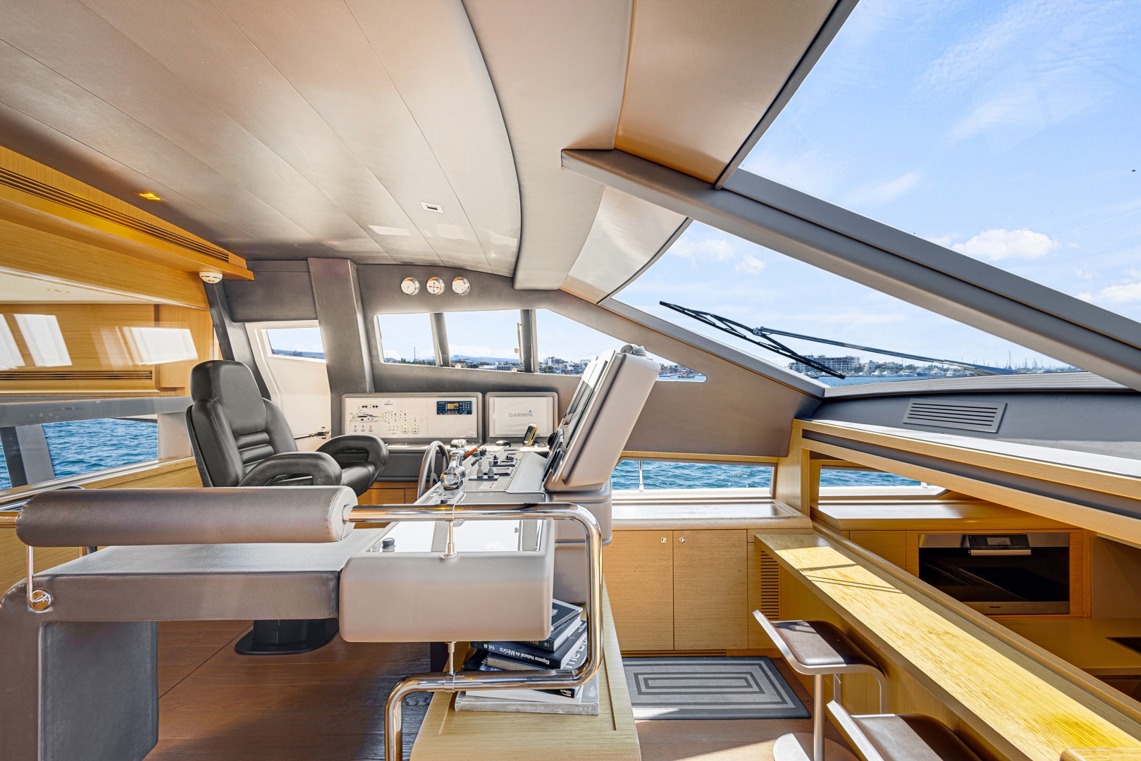 PAPAITO 80ft Ferretti Yachts Yacht For Sale