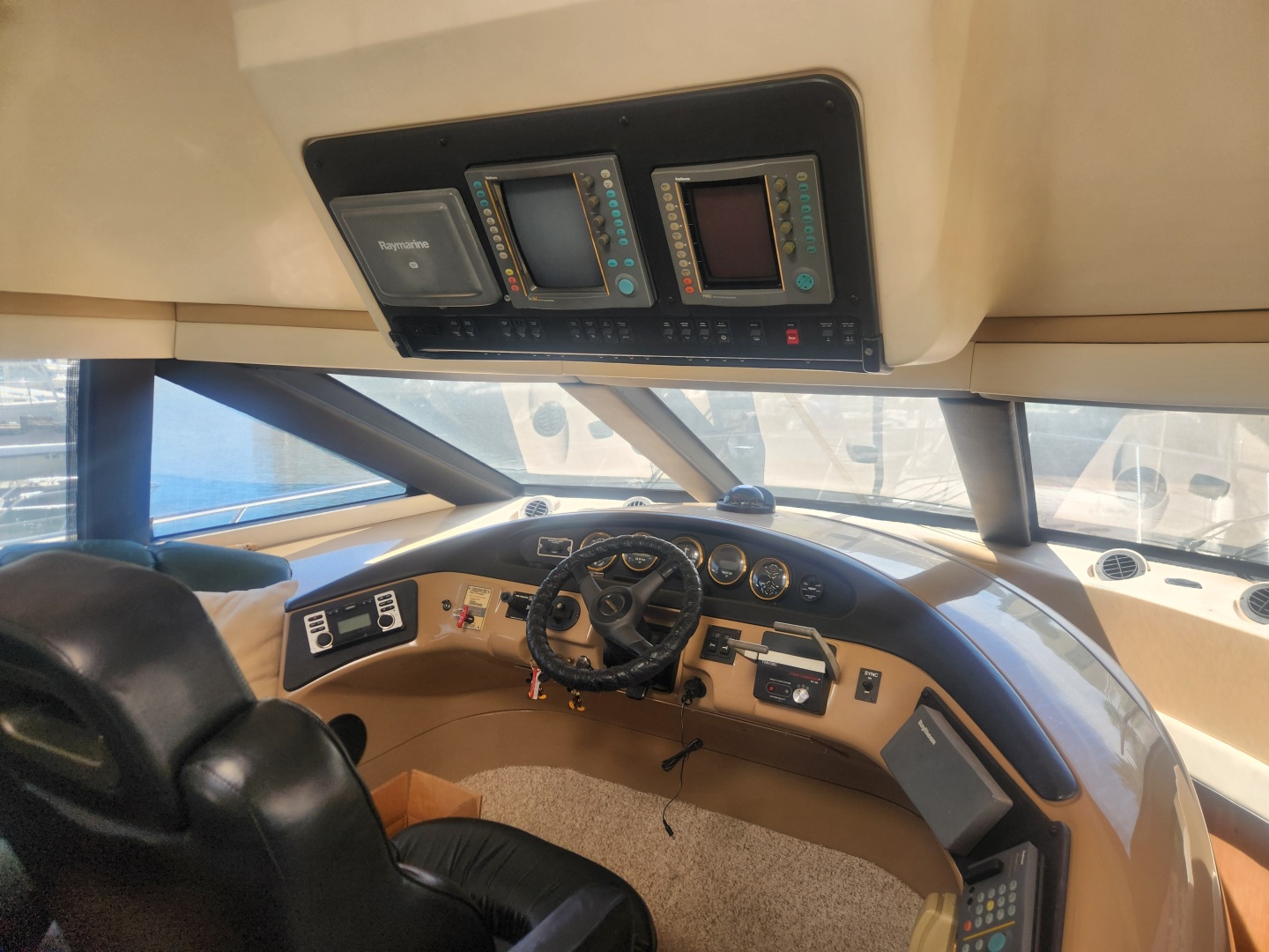 1998 Carver Voyager