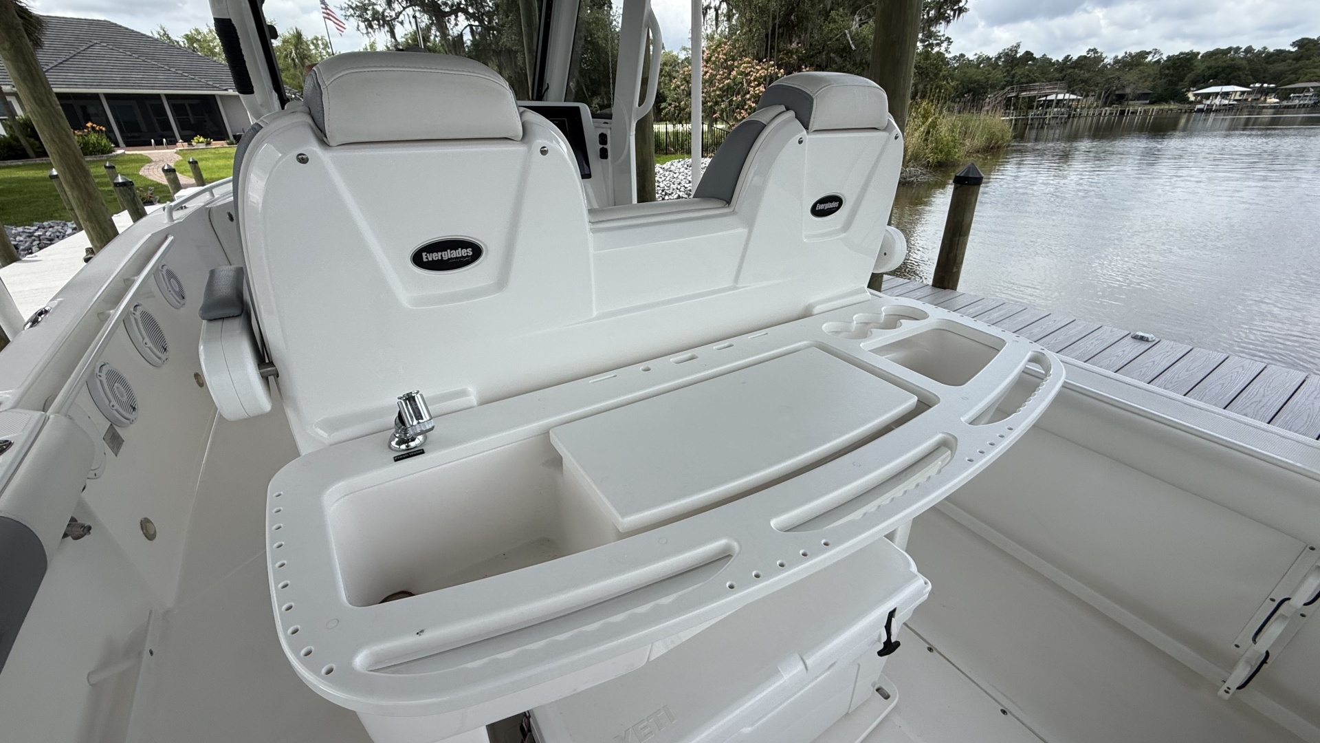 2016 Everglades 295 Center Console