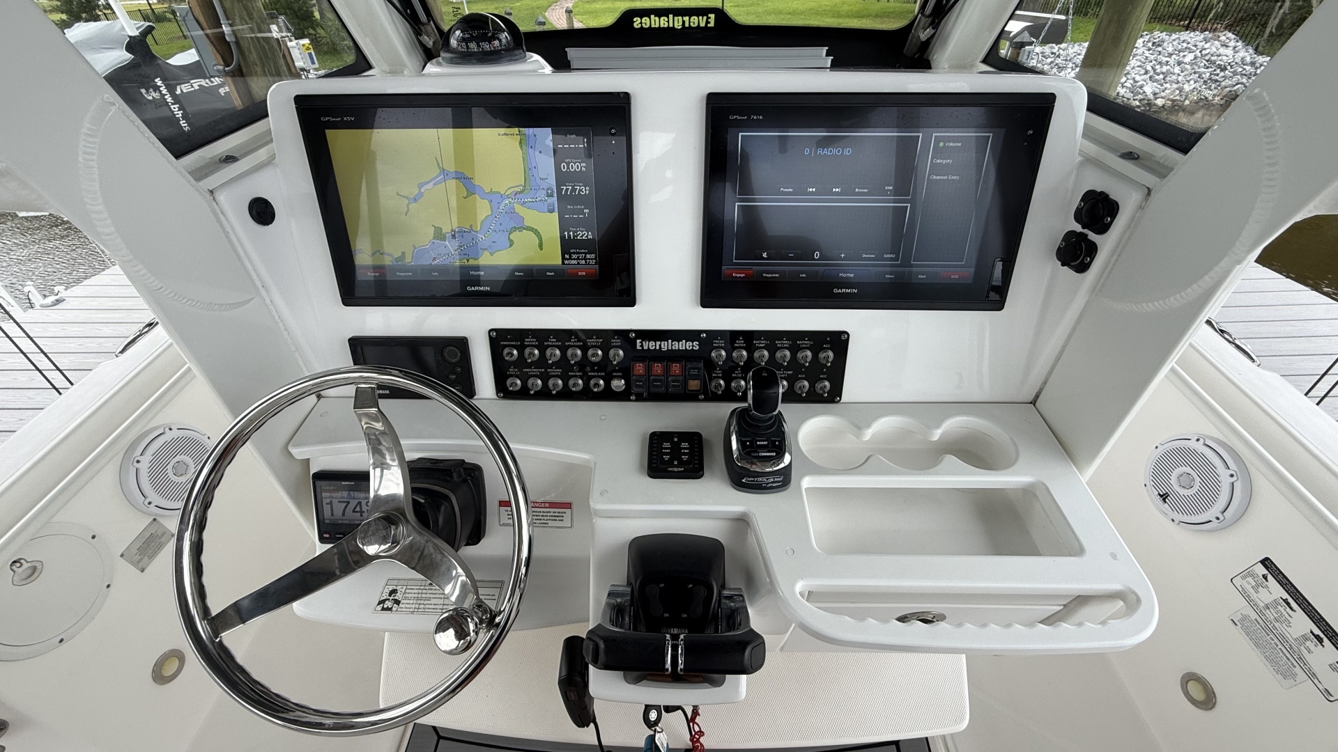 2016 Everglades 295 Center Console