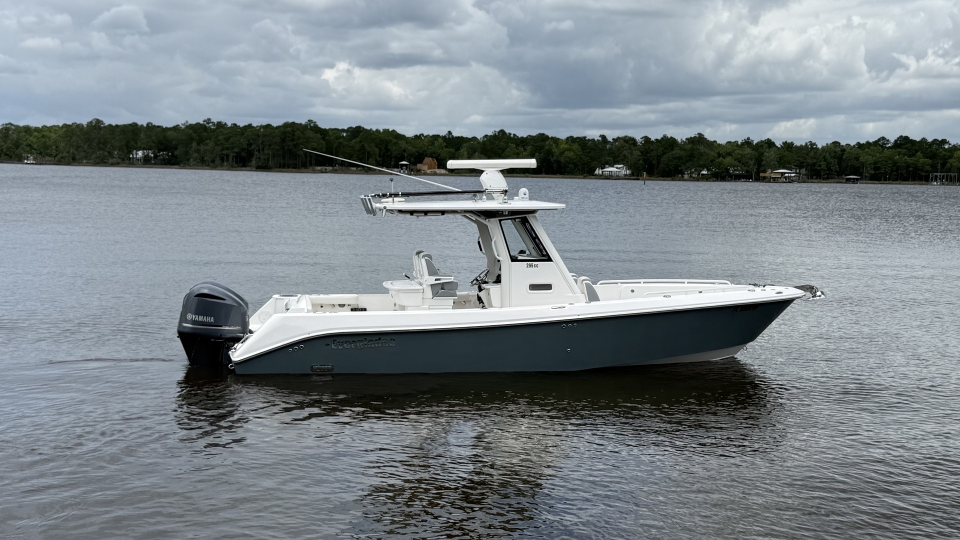 2016 Everglades 295 Center Console