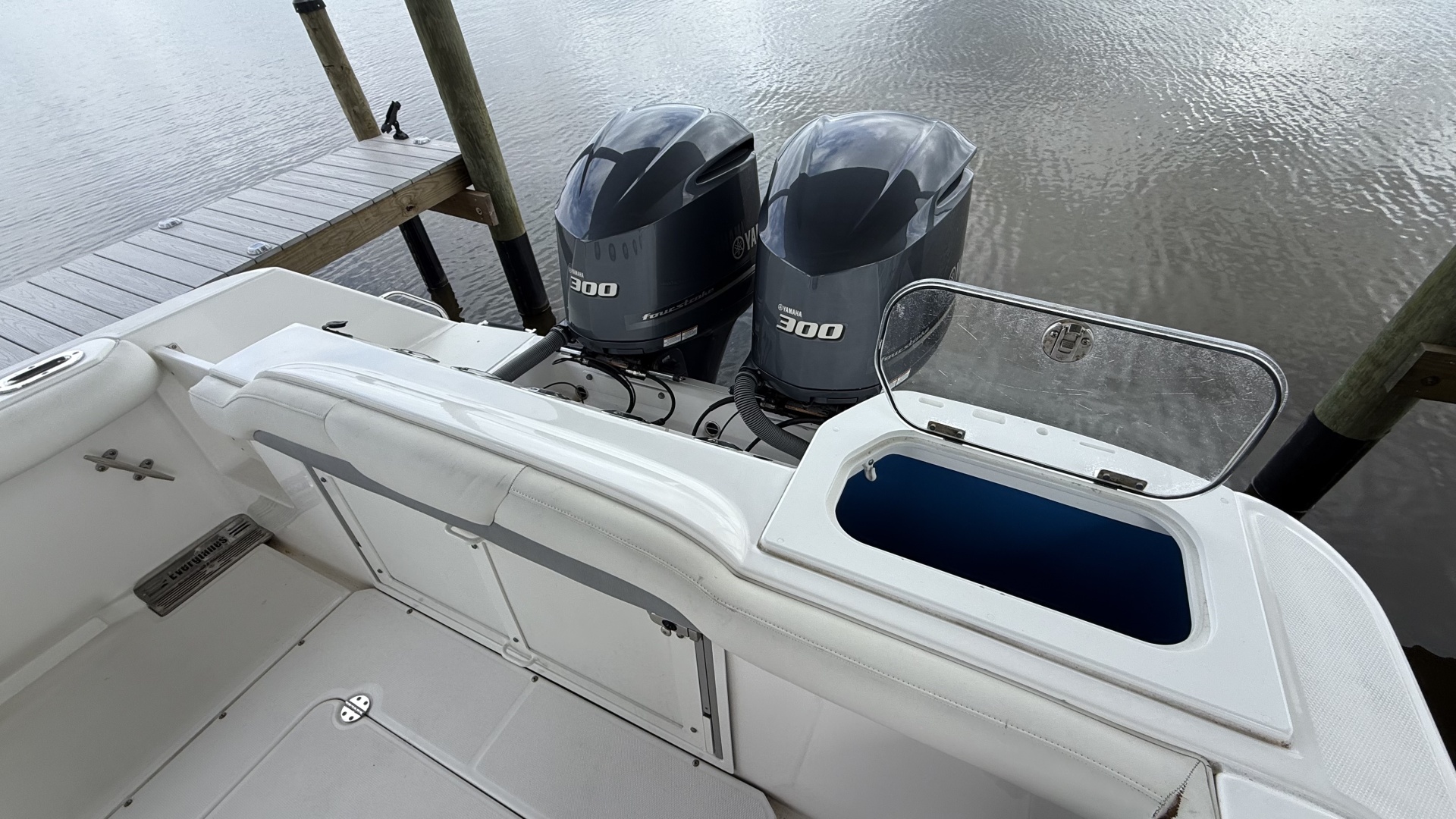 2016 Everglades 295 Center Console