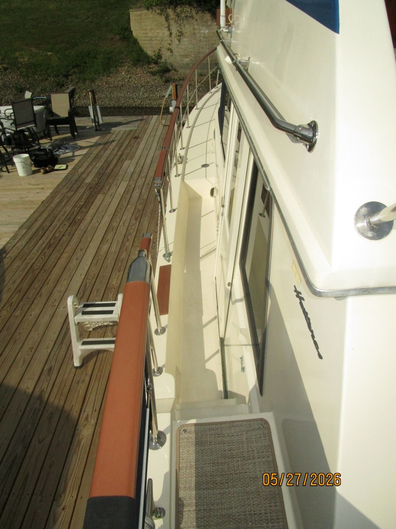 RoBoat 42ft Hatteras Yacht For Sale
