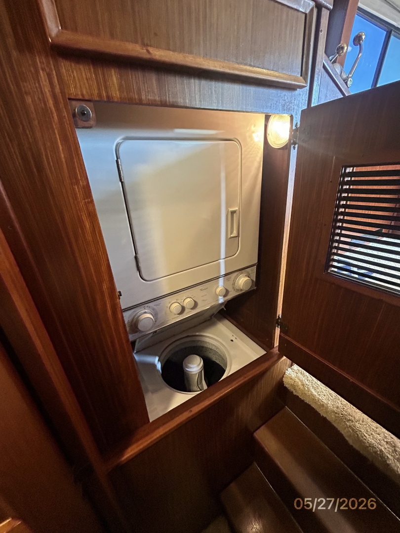 RoBoat 42ft Hatteras Yacht For Sale
