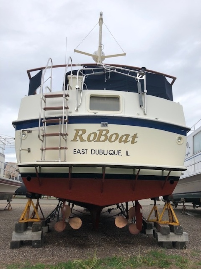 RoBoat 42ft Hatteras Yacht For Sale
