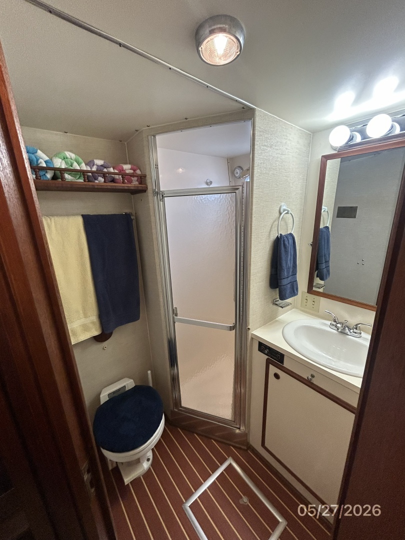 42' Hatteras guest stateroom head