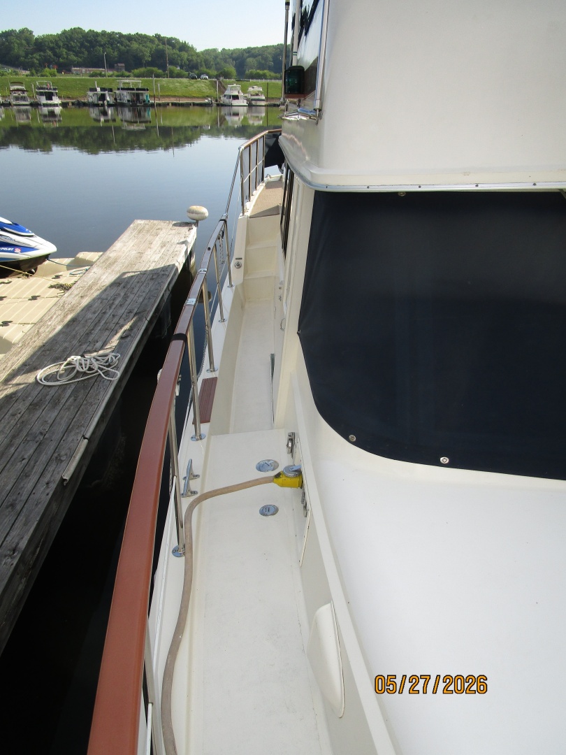 RoBoat 42ft Hatteras Yacht For Sale