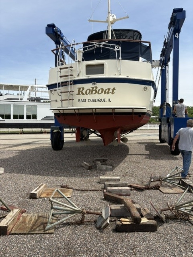 42' Hatteras hauled out5