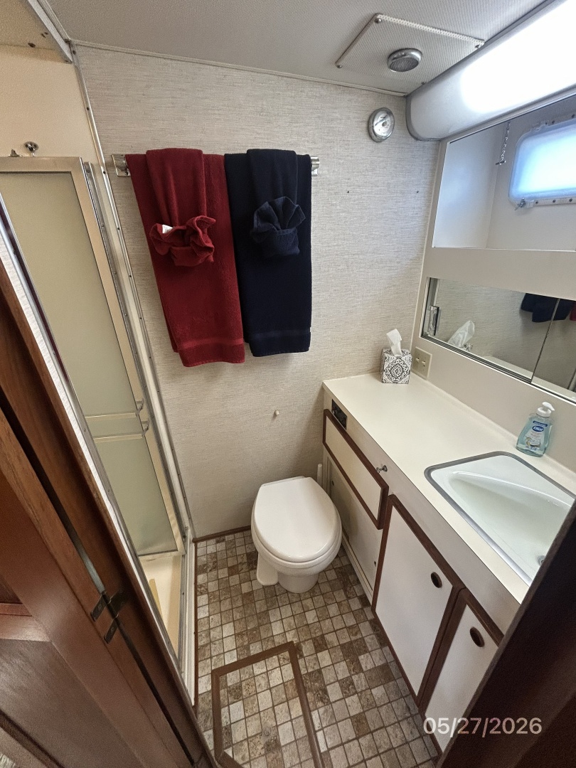 RoBoat 42ft Hatteras Yacht For Sale