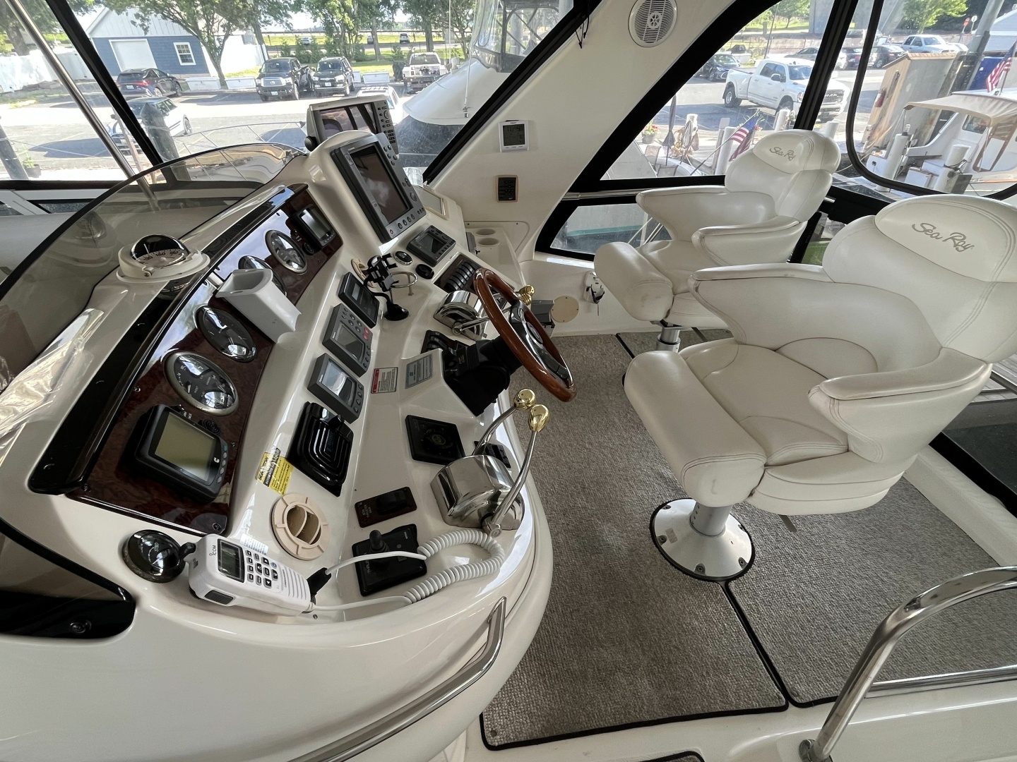 Sea Ray 480 Sedan Bridge - Photo 15