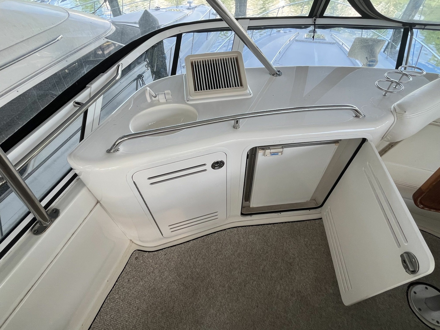 Sea Ray 480 Sedan Bridge - Photo 12