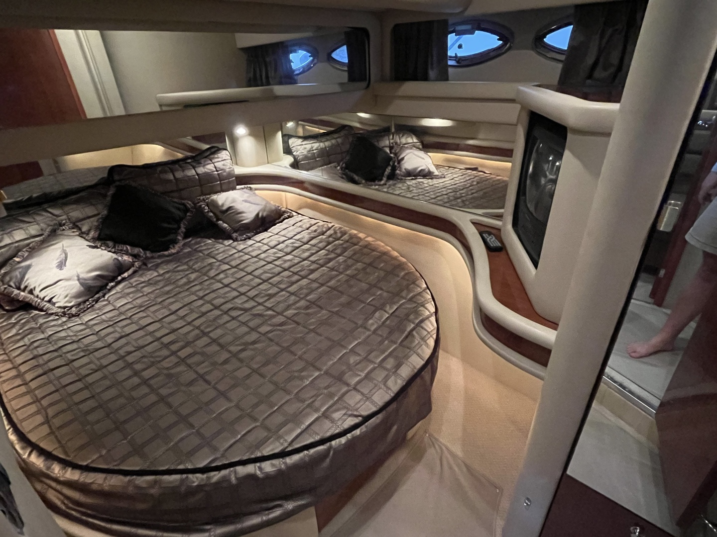 Sea Ray 480 Sedan Bridge - Photo 36