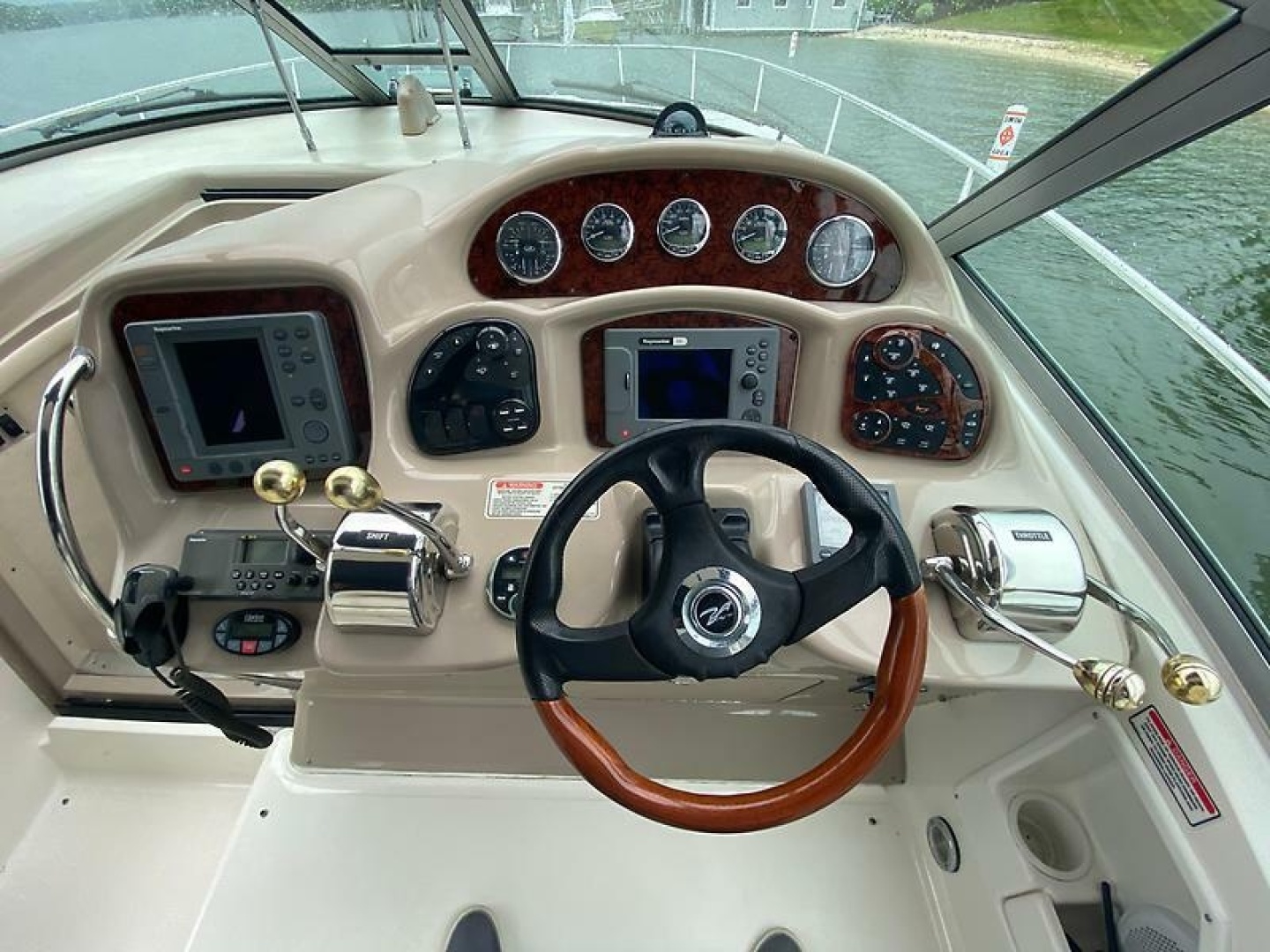 2004 Sea Ray 320 Sundancer