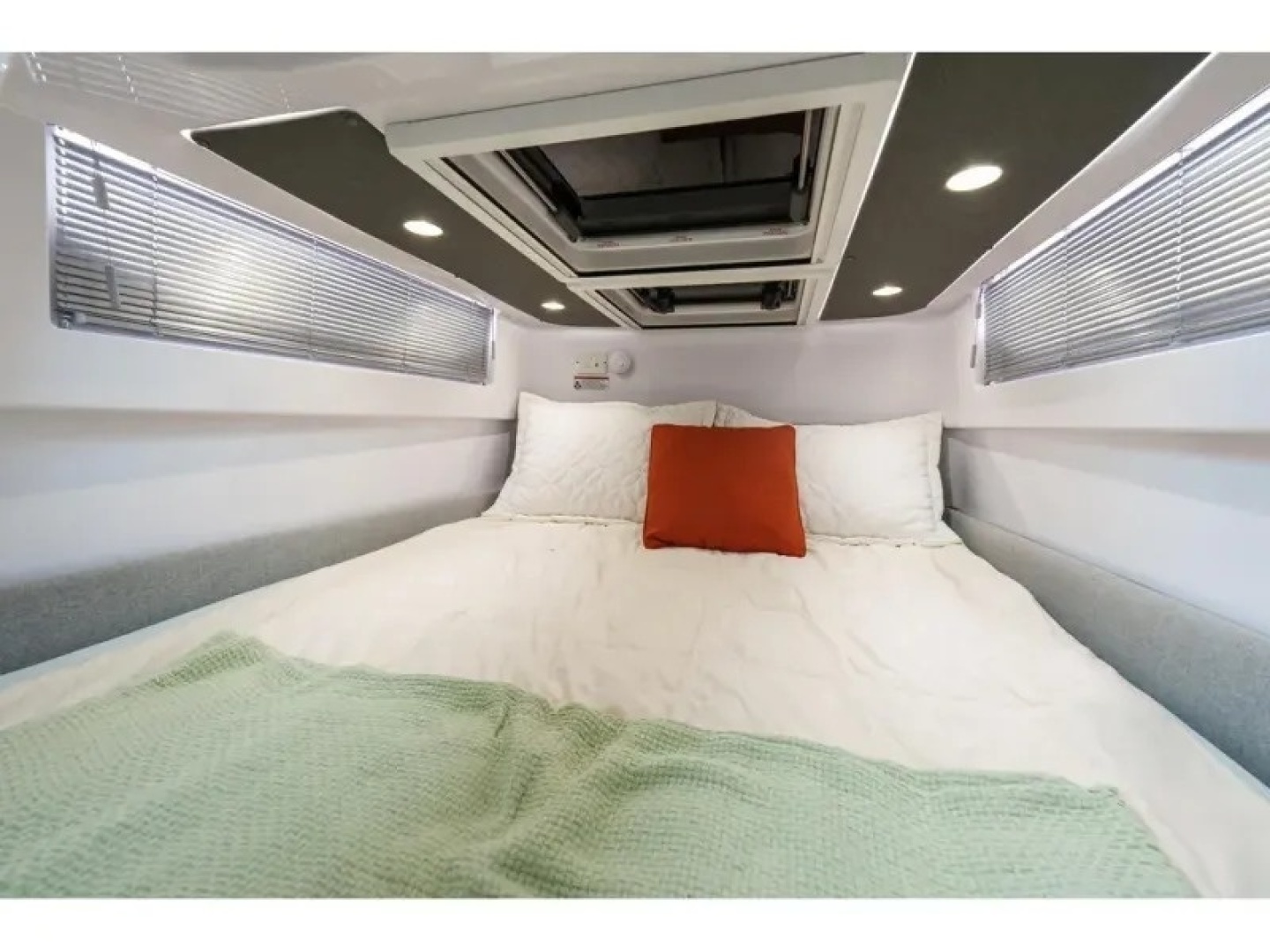 2022 Axopar 37 XC CROSS CABIN 37ft Axopar Yacht For Sale