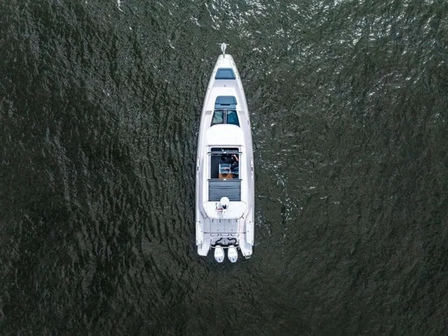 2022 Axopar 37 XC CROSS CABIN