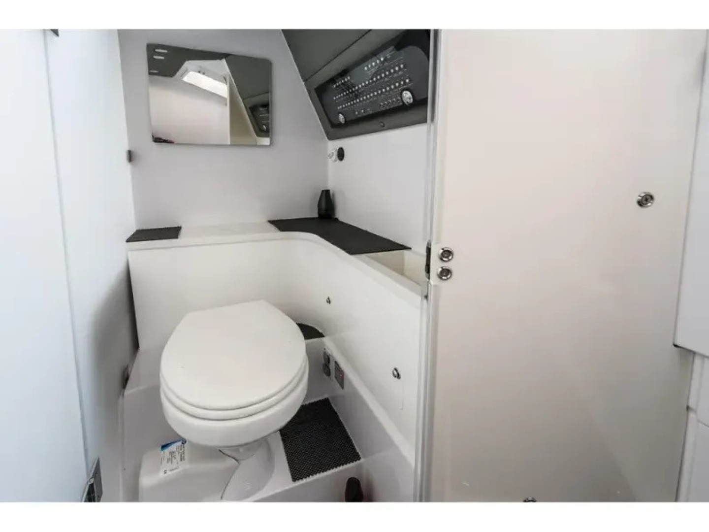 2022 Axopar 37 XC CROSS CABIN 37ft Axopar Yacht For Sale