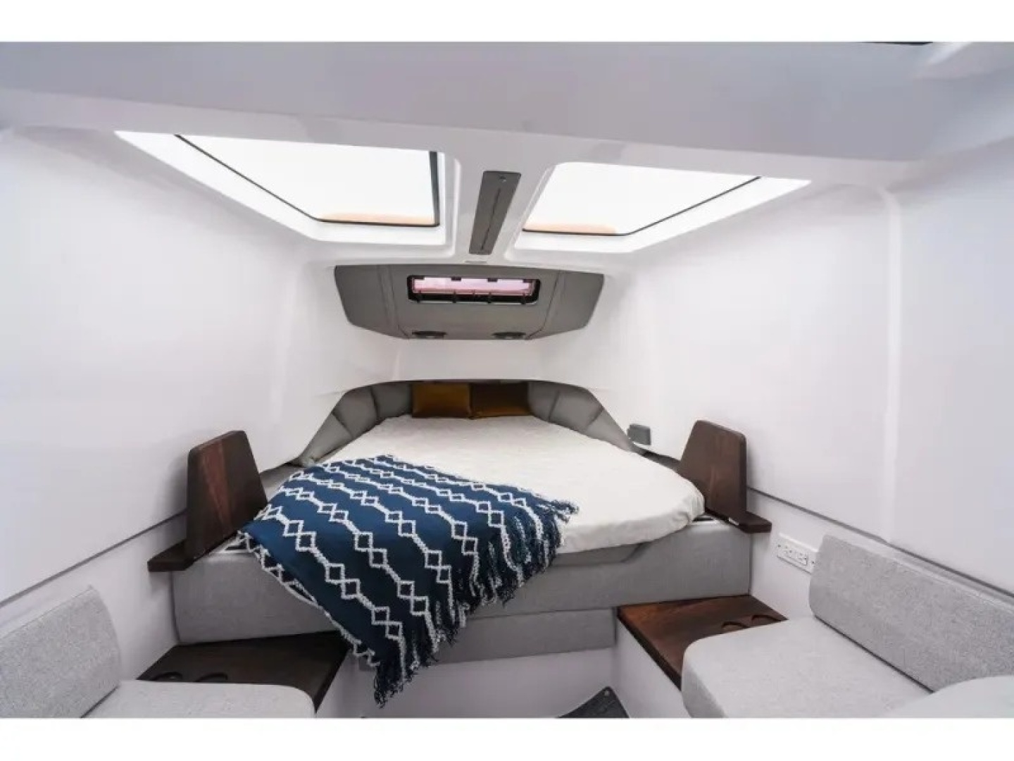 2022 Axopar 37 XC CROSS CABIN 37ft Axopar Yacht For Sale
