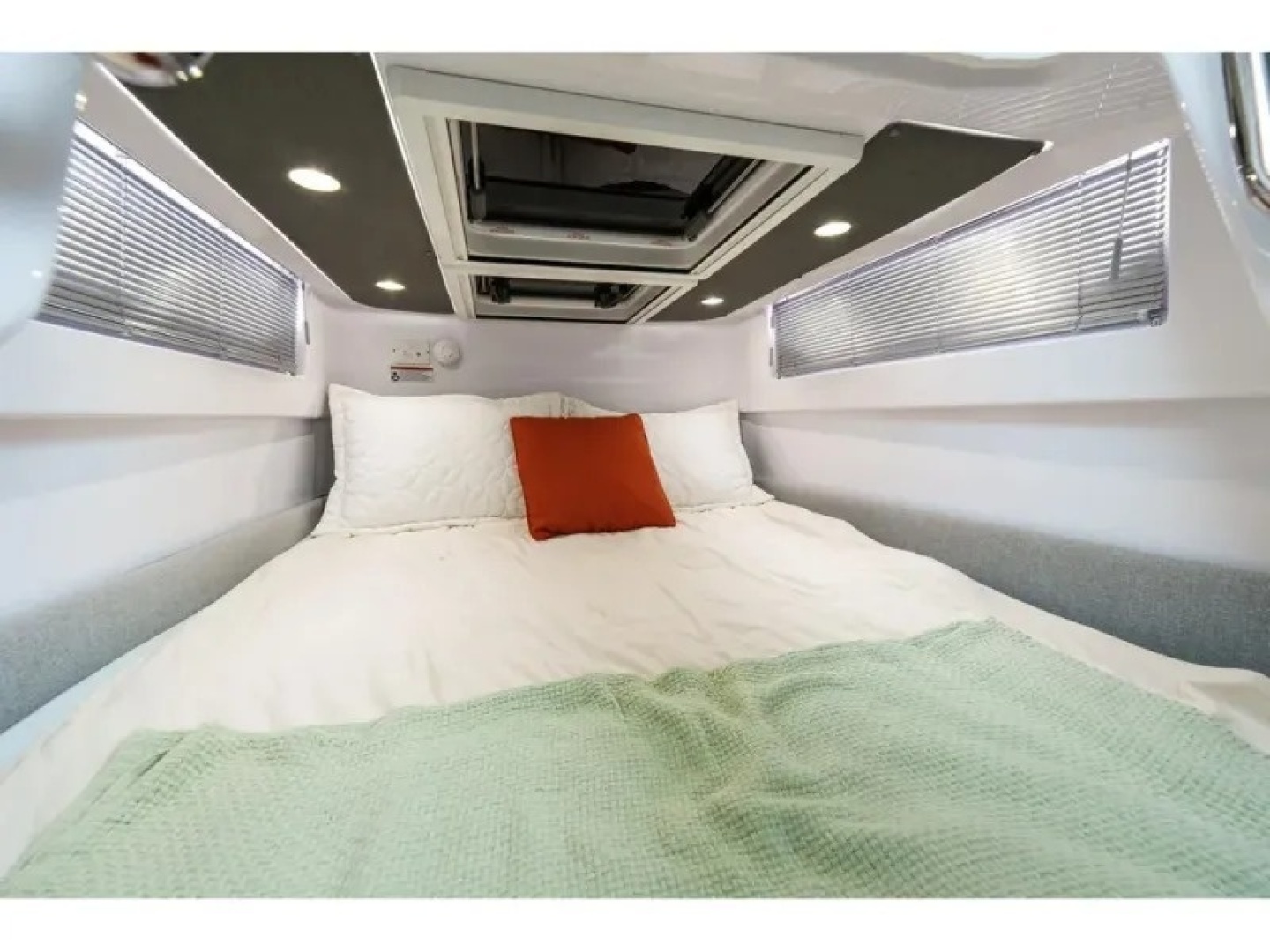 2022 Axopar 37 XC CROSS CABIN 37ft Axopar Yacht For Sale