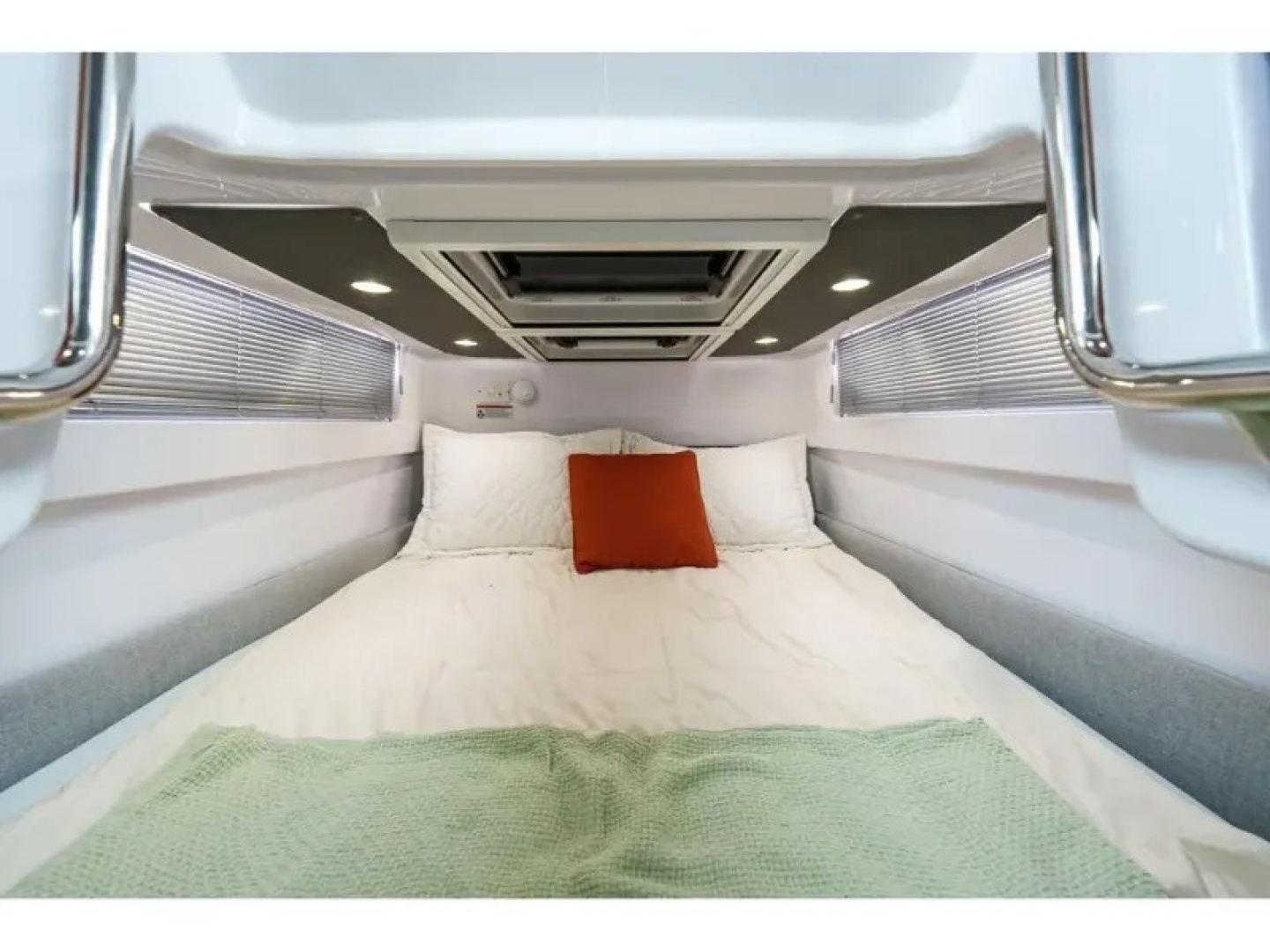 2022 Axopar 37 XC CROSS CABIN