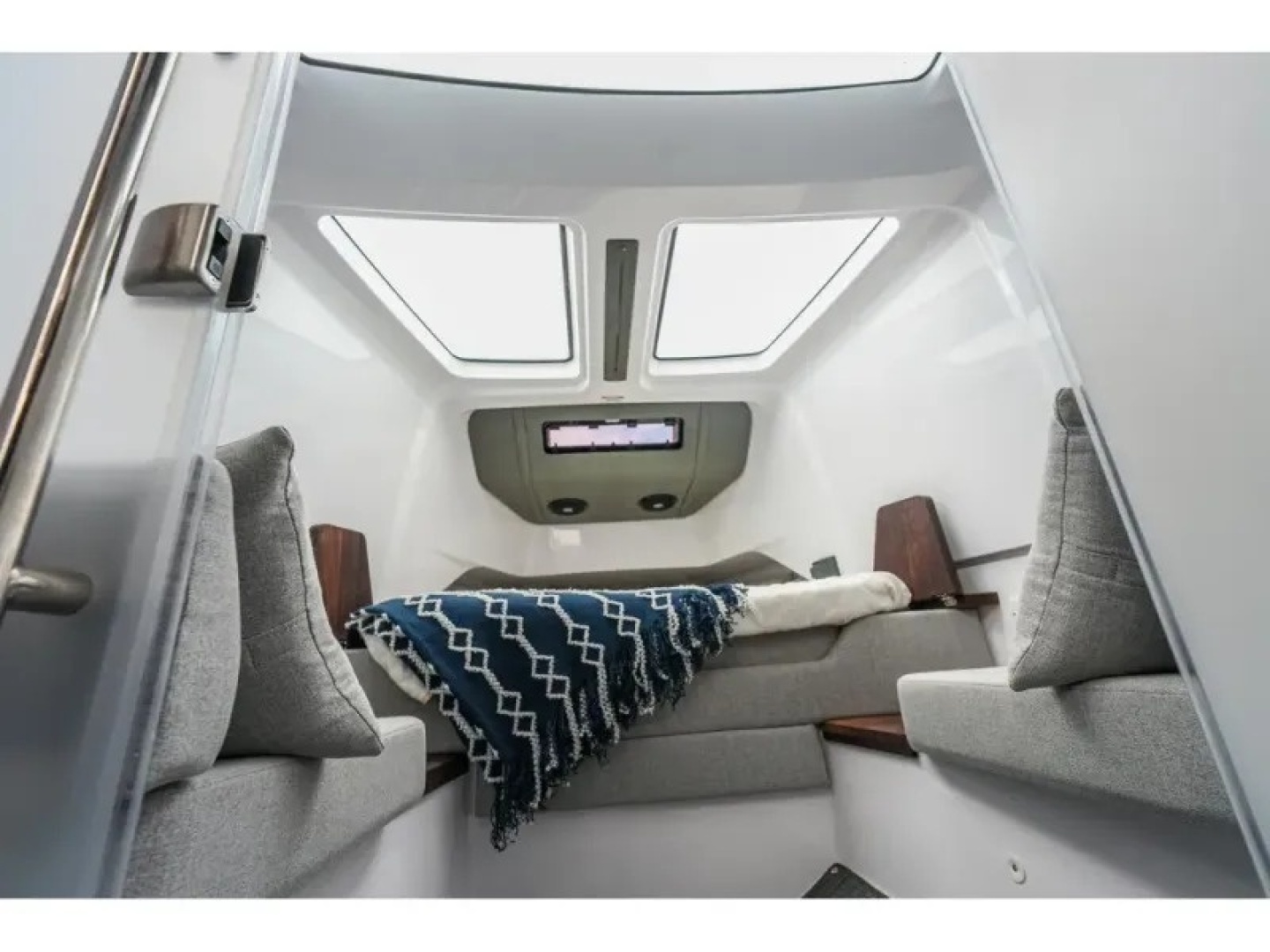 2022 Axopar 37 XC CROSS CABIN 37ft Axopar Yacht For Sale
