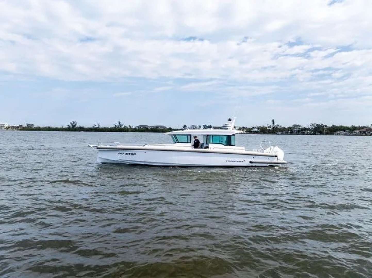 2022 Axopar 37 XC CROSS CABIN 37ft Axopar Yacht For Sale