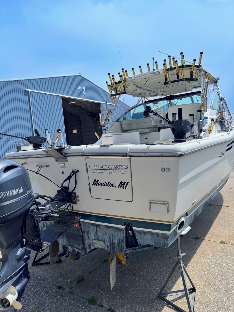 Class Act  33ft Pursuit Yacht For Sale