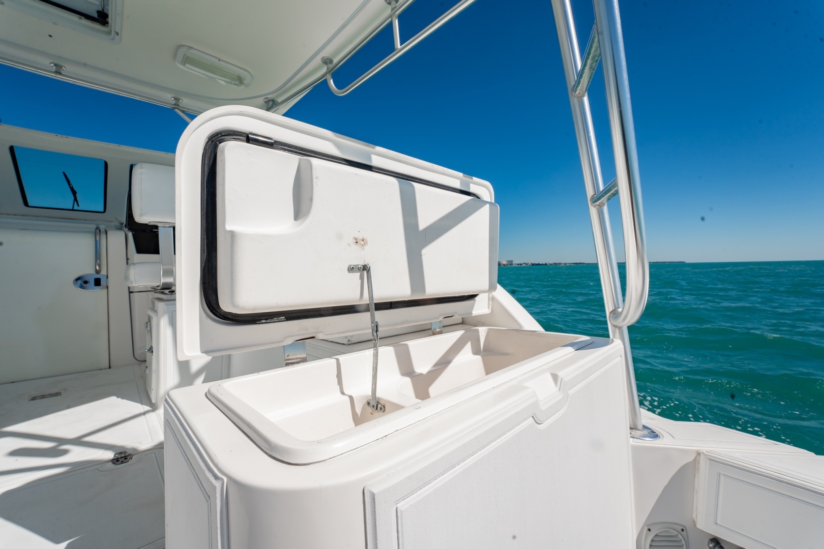 2004 Luhrs 320 Open