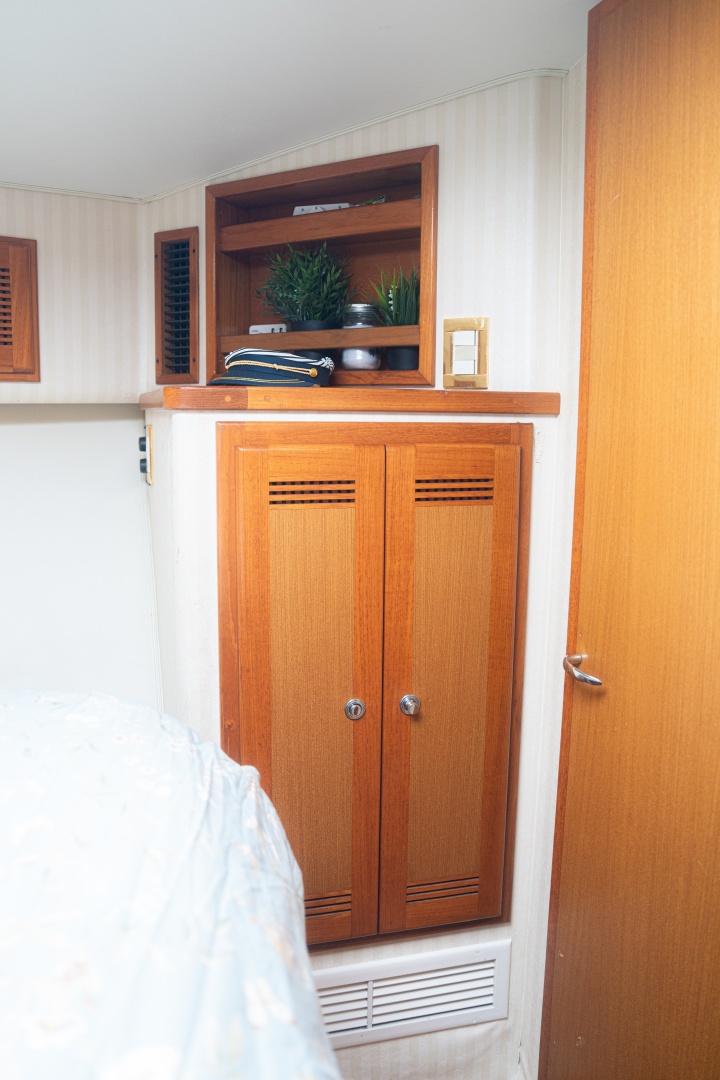 2005 Cabo 40 Hardtop Express
