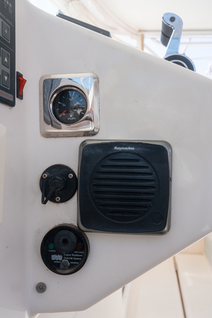 2005 Cabo 40 Hardtop Express