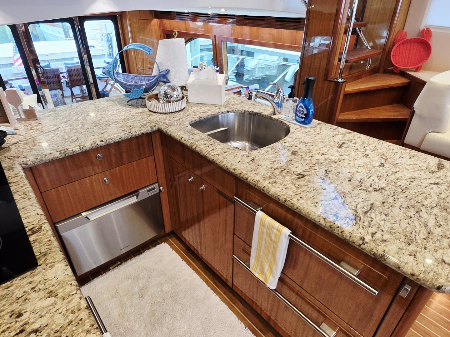 63ft Hatteras Yacht For Sale