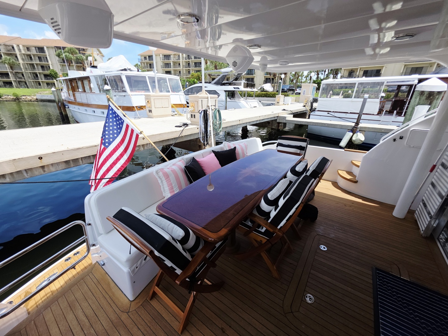 63ft Hatteras Yacht For Sale