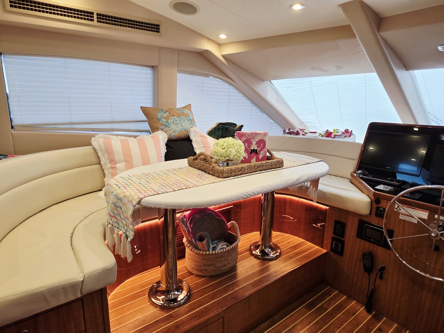 63ft Hatteras Yacht For Sale