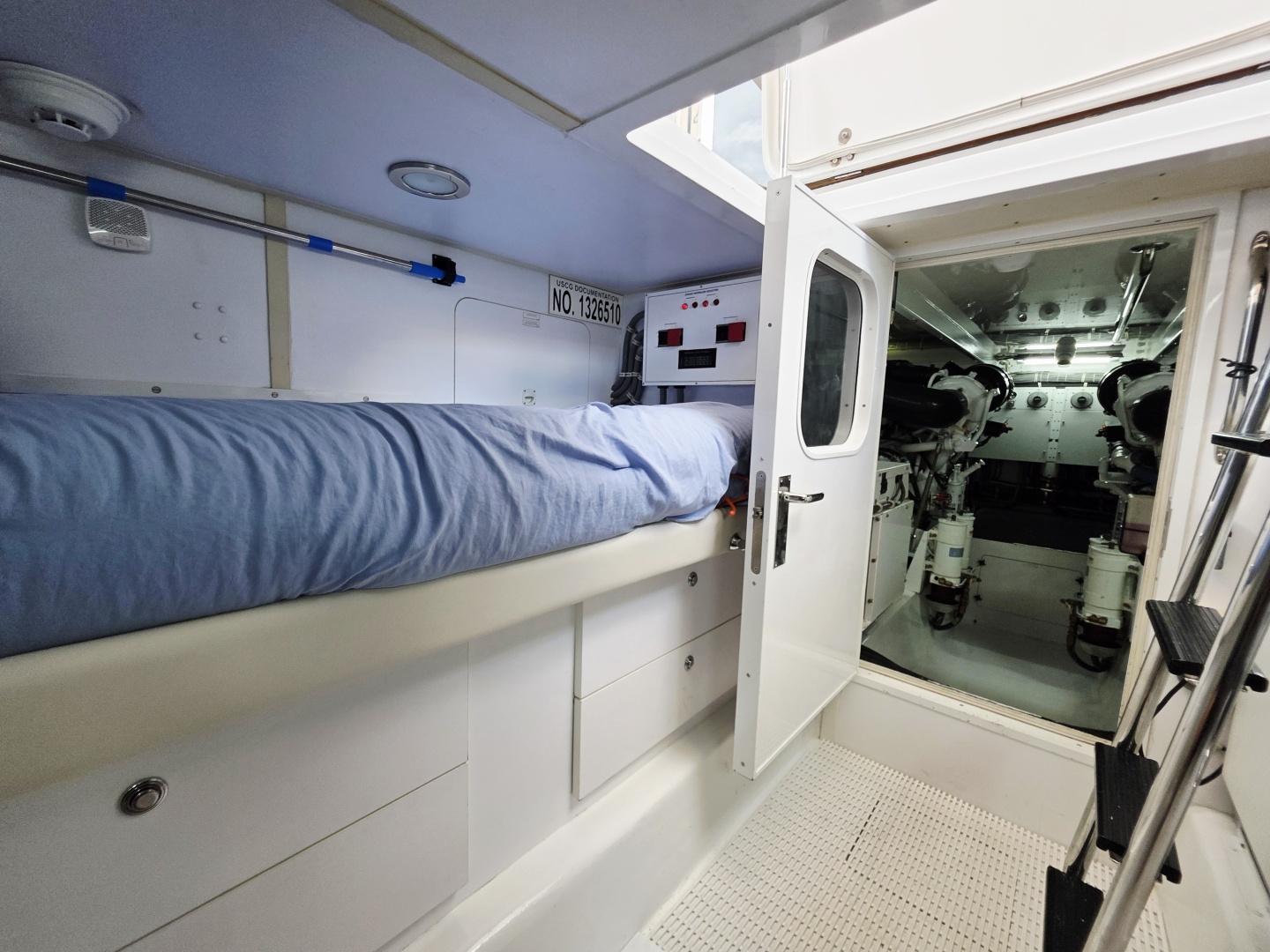 63ft Hatteras Yacht For Sale