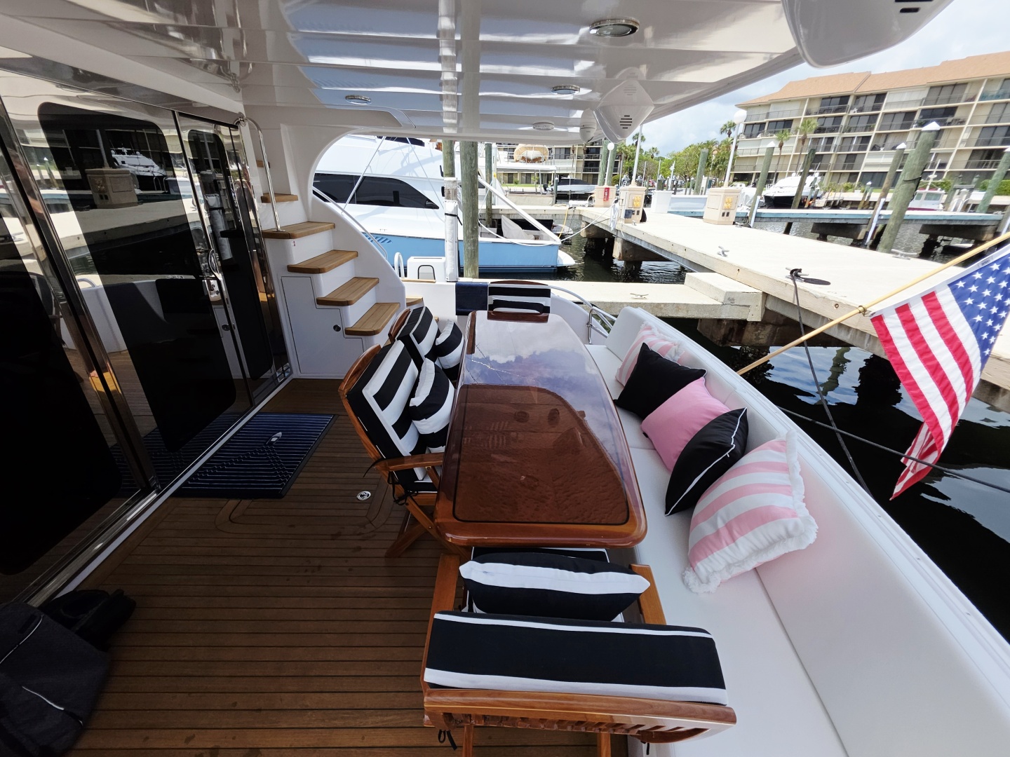 63ft Hatteras Yacht For Sale