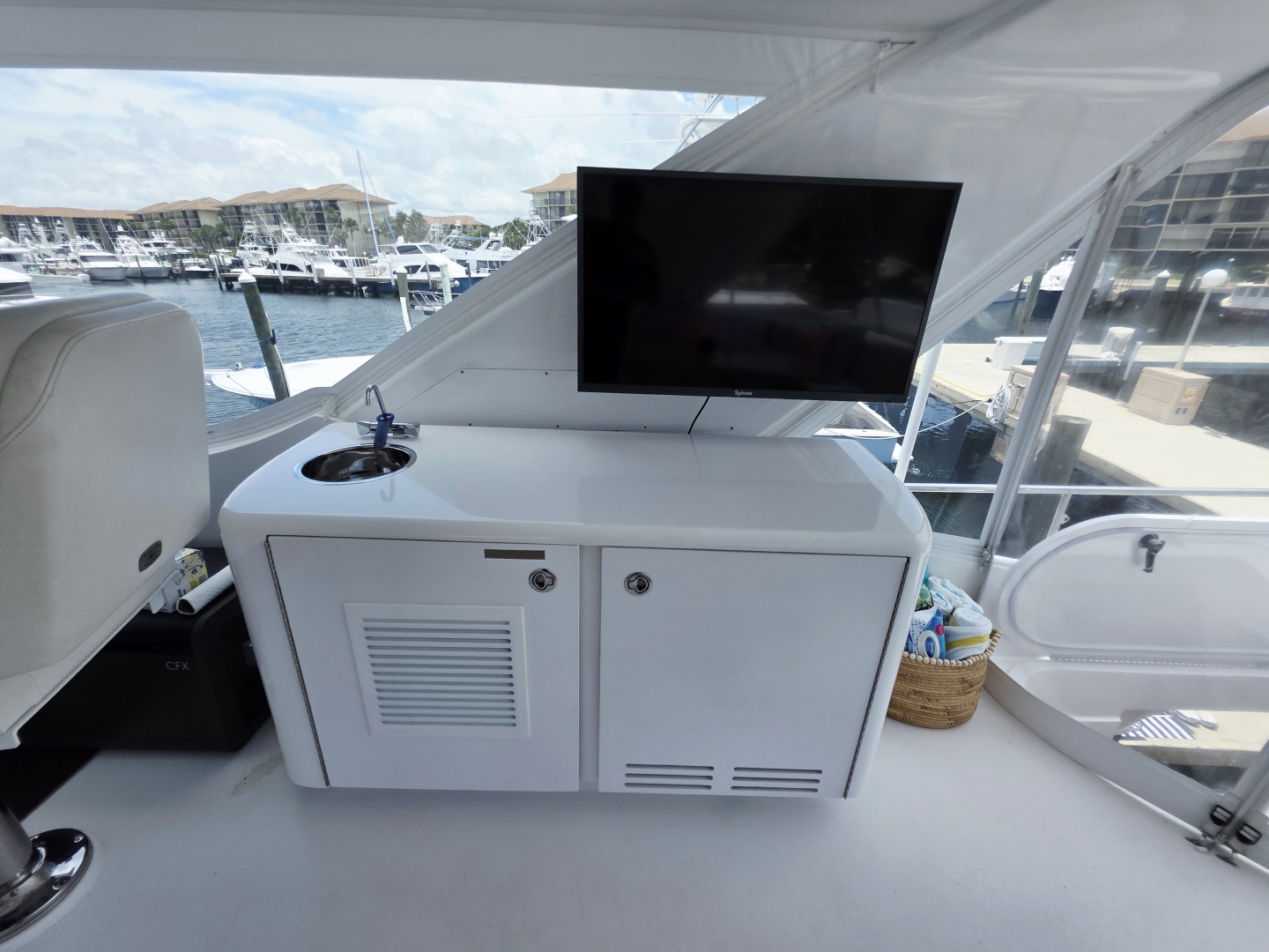 63ft Hatteras Yacht For Sale