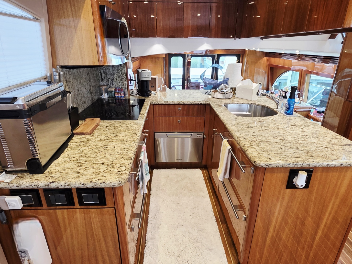 63ft Hatteras Yacht For Sale
