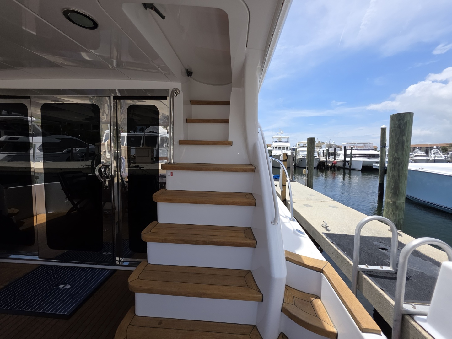 63ft Hatteras Yacht For Sale