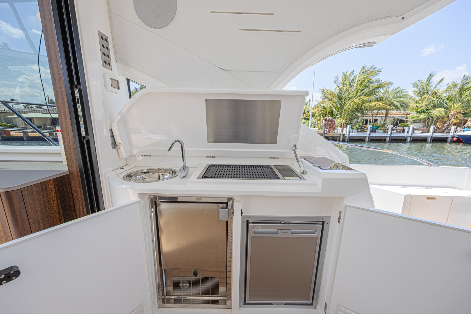 The Edge IV 60ft Sunseeker Yacht For Sale