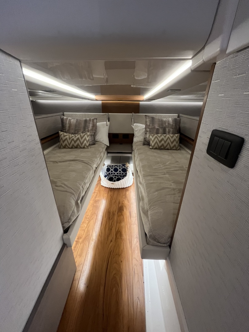 2023 Tiara Yachts 48 LS