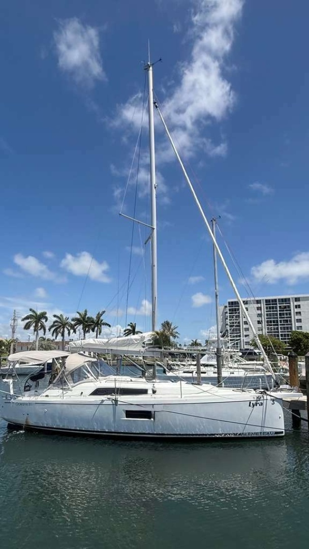 9ft Beneteau Yacht For Sale
