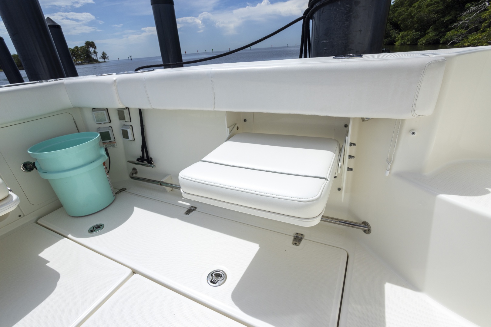 2014 Boston Whaler 315 Conquest