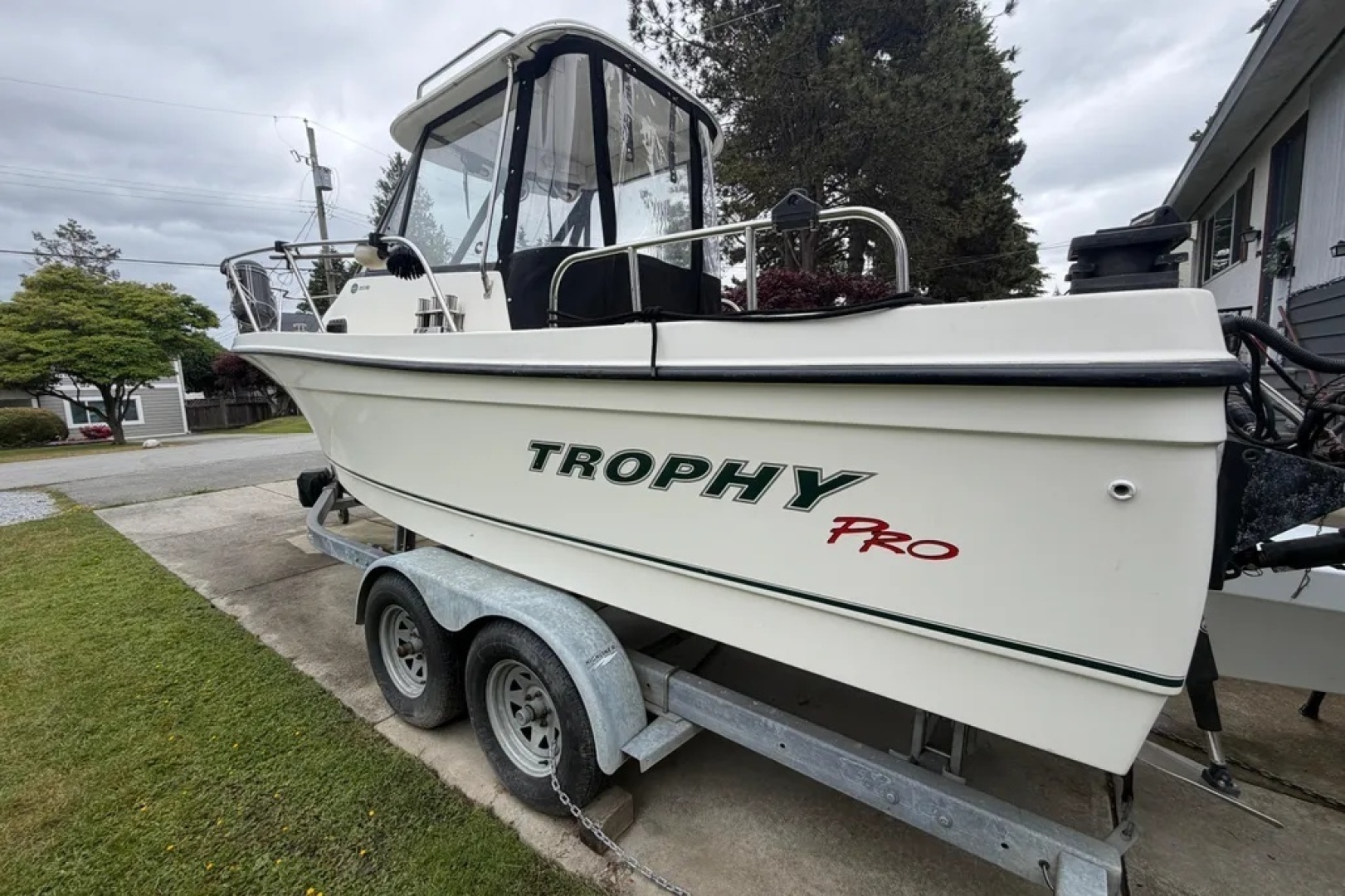 2005 Bayliner Trophy 2052 Walkaround
