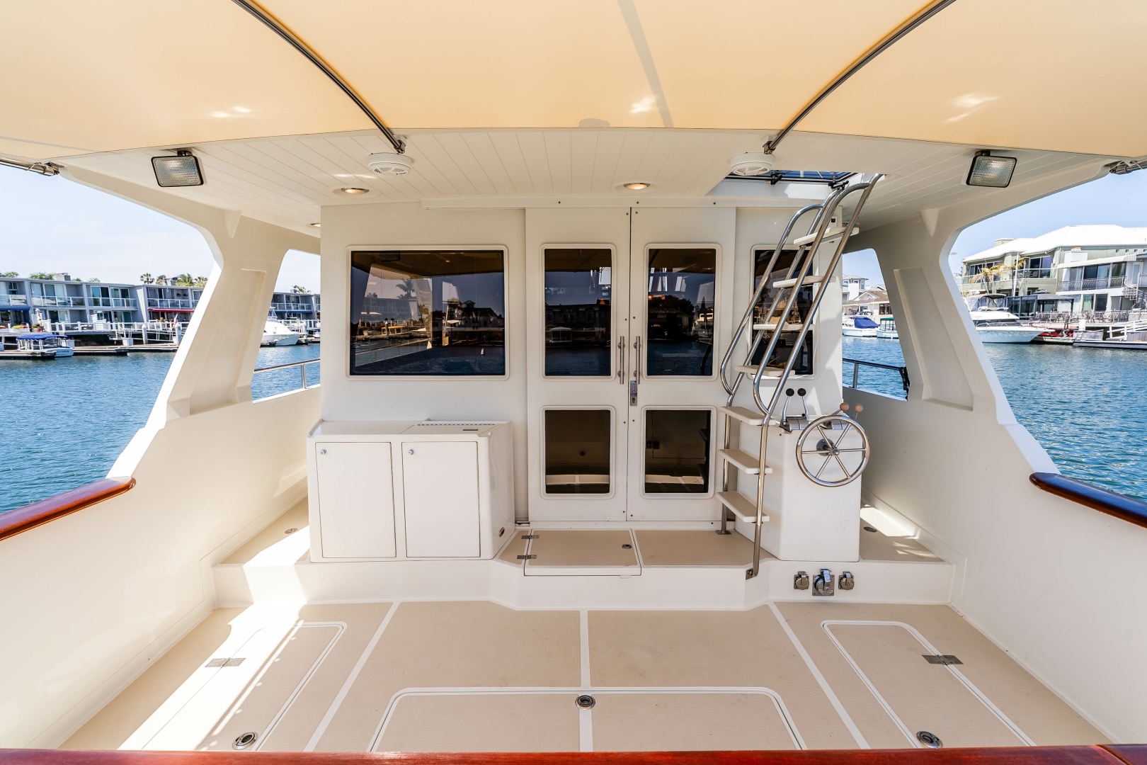 2005 Offshore Yachts Pilothouse
